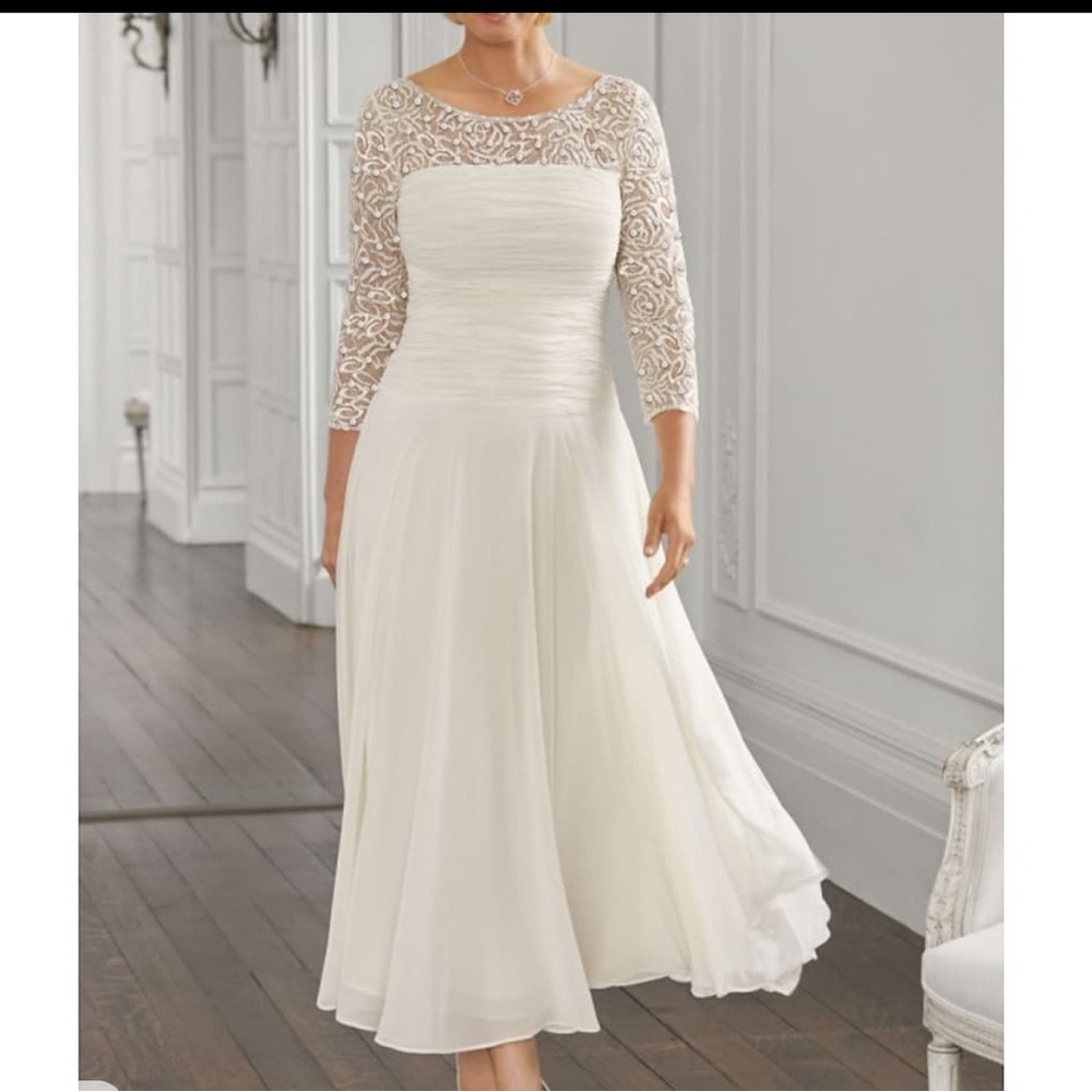 NWT A-Line Mother of the Bride Dress Elegant Jewel Neck IN CHAMPAGNE